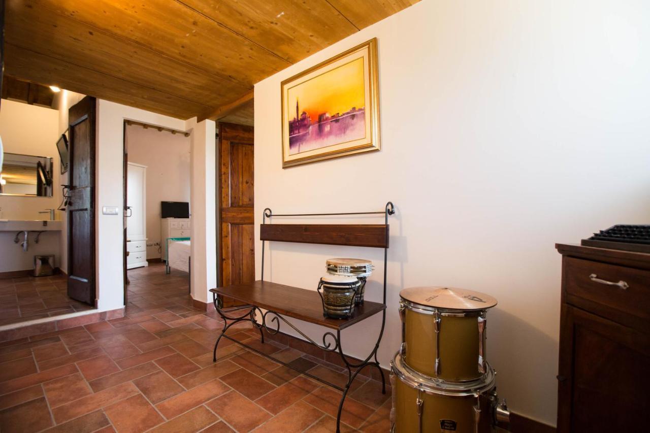 Grande Villa Storica Per Vacanze Con Giardino Privato E Piscina Ostra Luaran gambar
