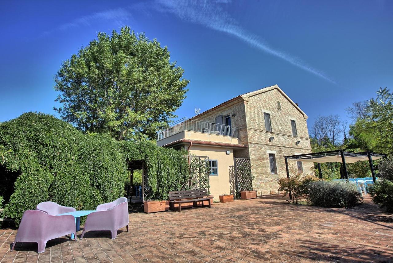 Grande Villa Storica Per Vacanze Con Giardino Privato E Piscina Ostra Luaran gambar