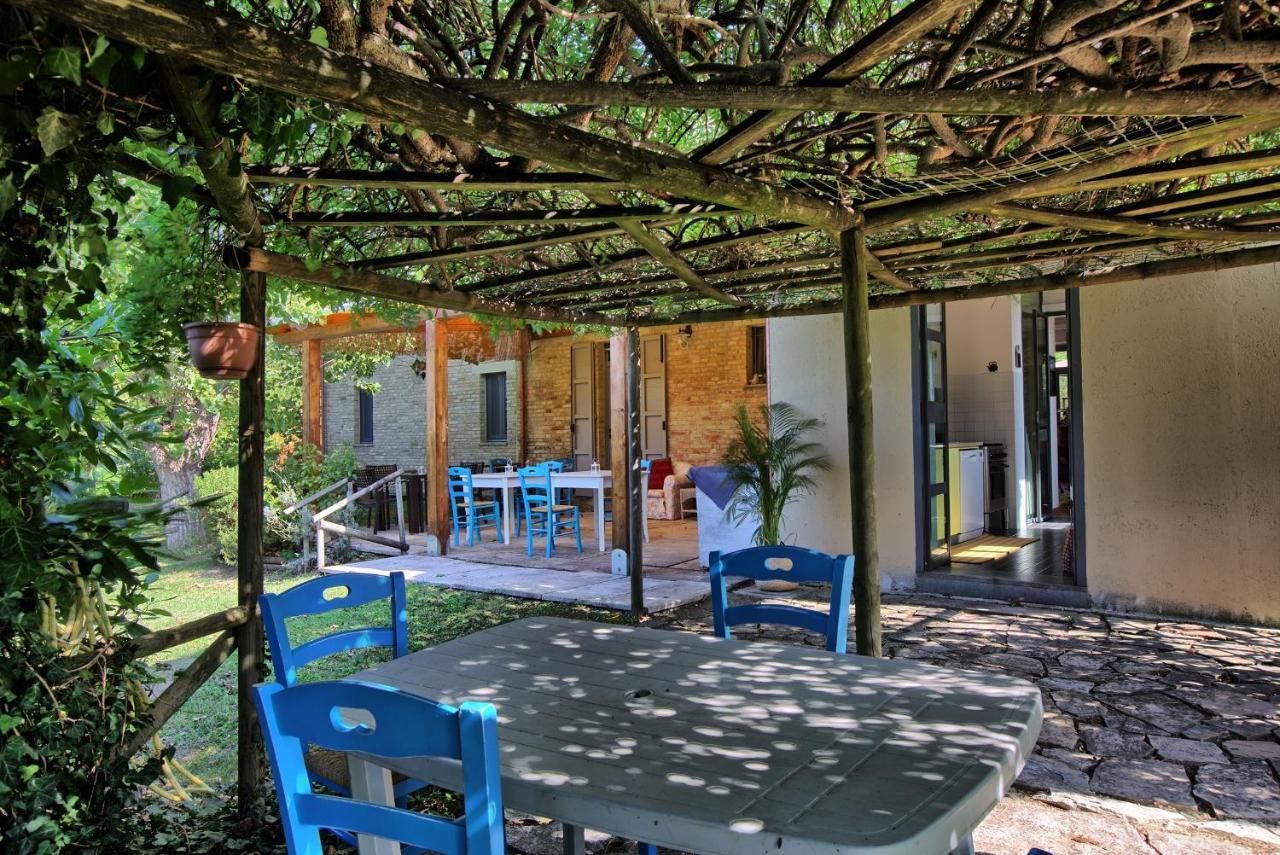 Grande Villa Storica Per Vacanze Con Giardino Privato E Piscina Ostra Luaran gambar