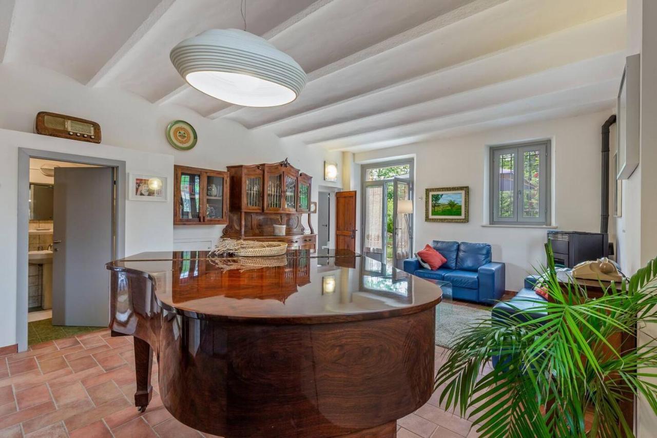 Grande Villa Storica Per Vacanze Con Giardino Privato E Piscina Ostra Luaran gambar
