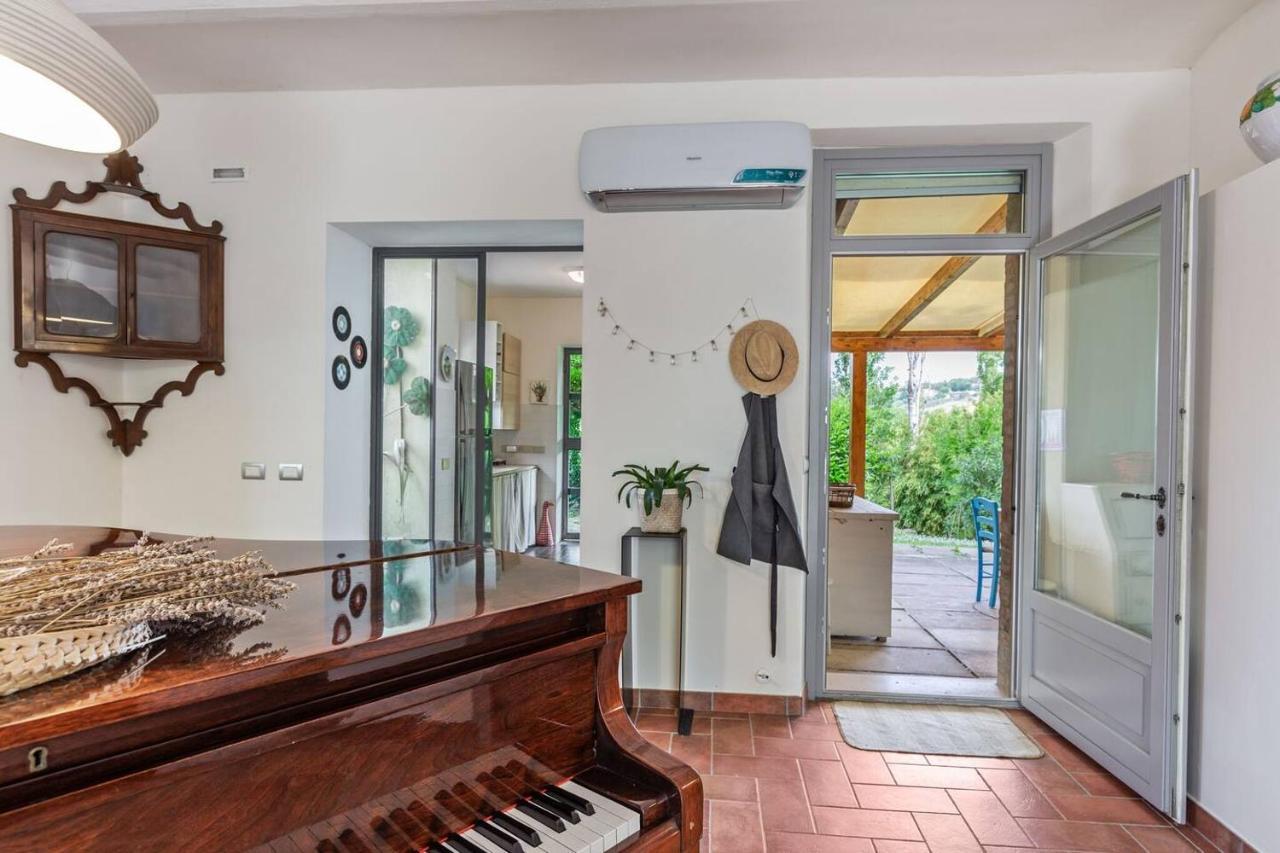 Grande Villa Storica Per Vacanze Con Giardino Privato E Piscina Ostra Luaran gambar