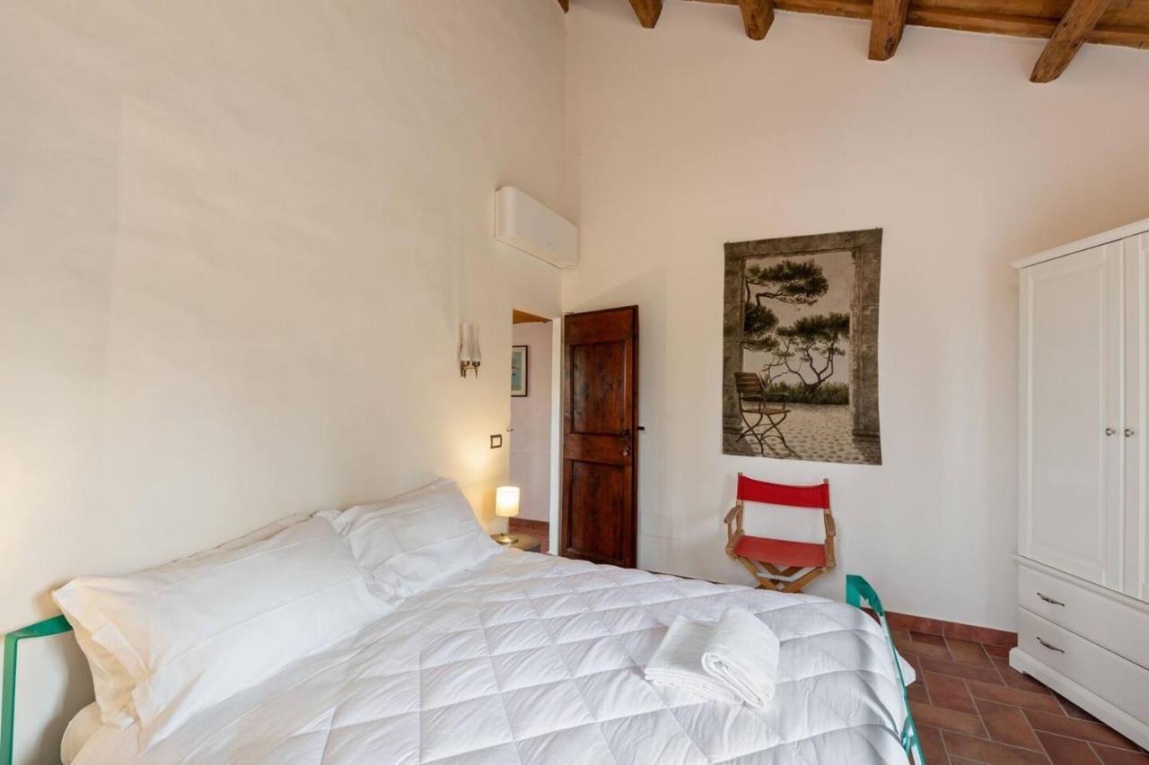 Grande Villa Storica Per Vacanze Con Giardino Privato E Piscina Ostra Luaran gambar