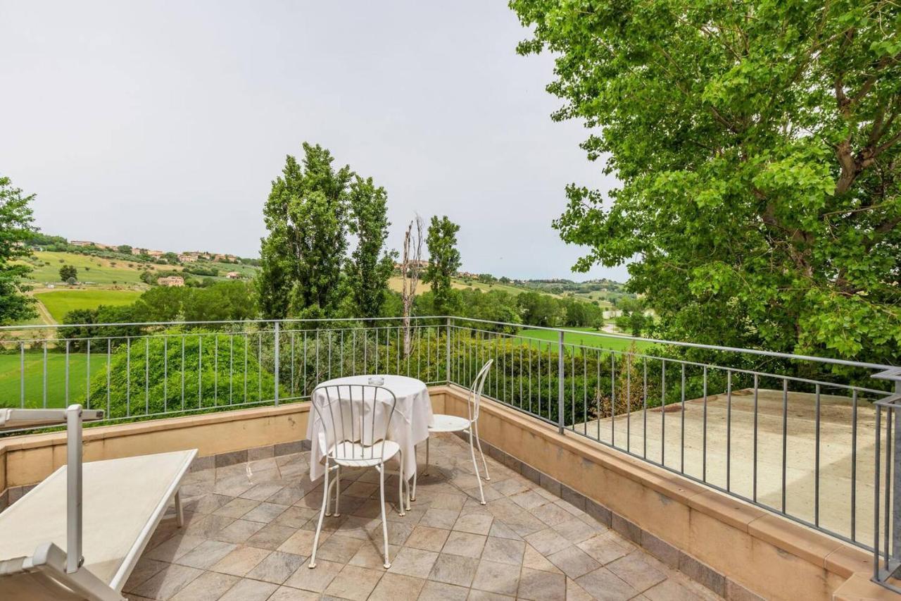 Grande Villa Storica Per Vacanze Con Giardino Privato E Piscina Ostra Luaran gambar