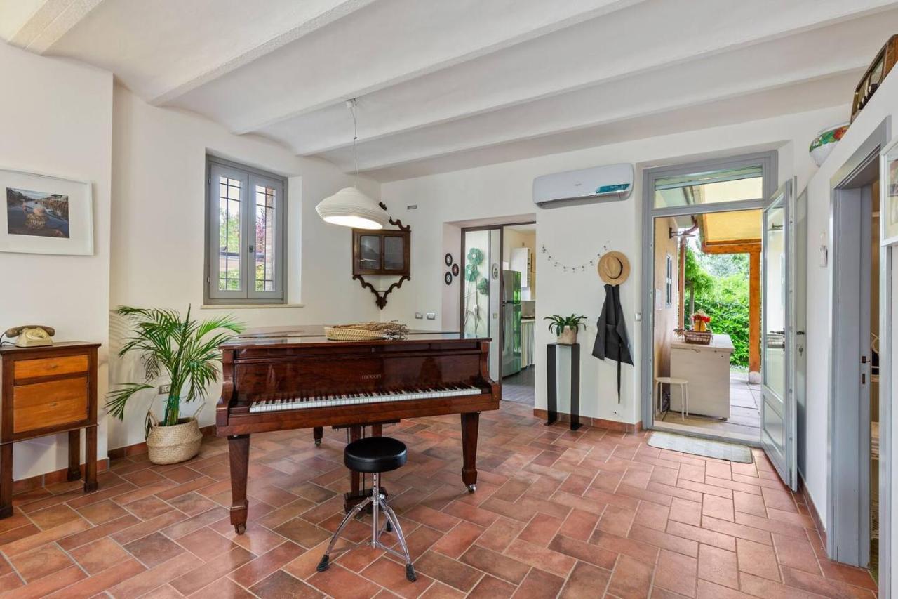 Grande Villa Storica Per Vacanze Con Giardino Privato E Piscina Ostra Luaran gambar
