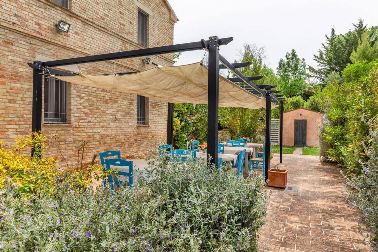 Grande Villa Storica Per Vacanze Con Giardino Privato E Piscina Ostra Luaran gambar