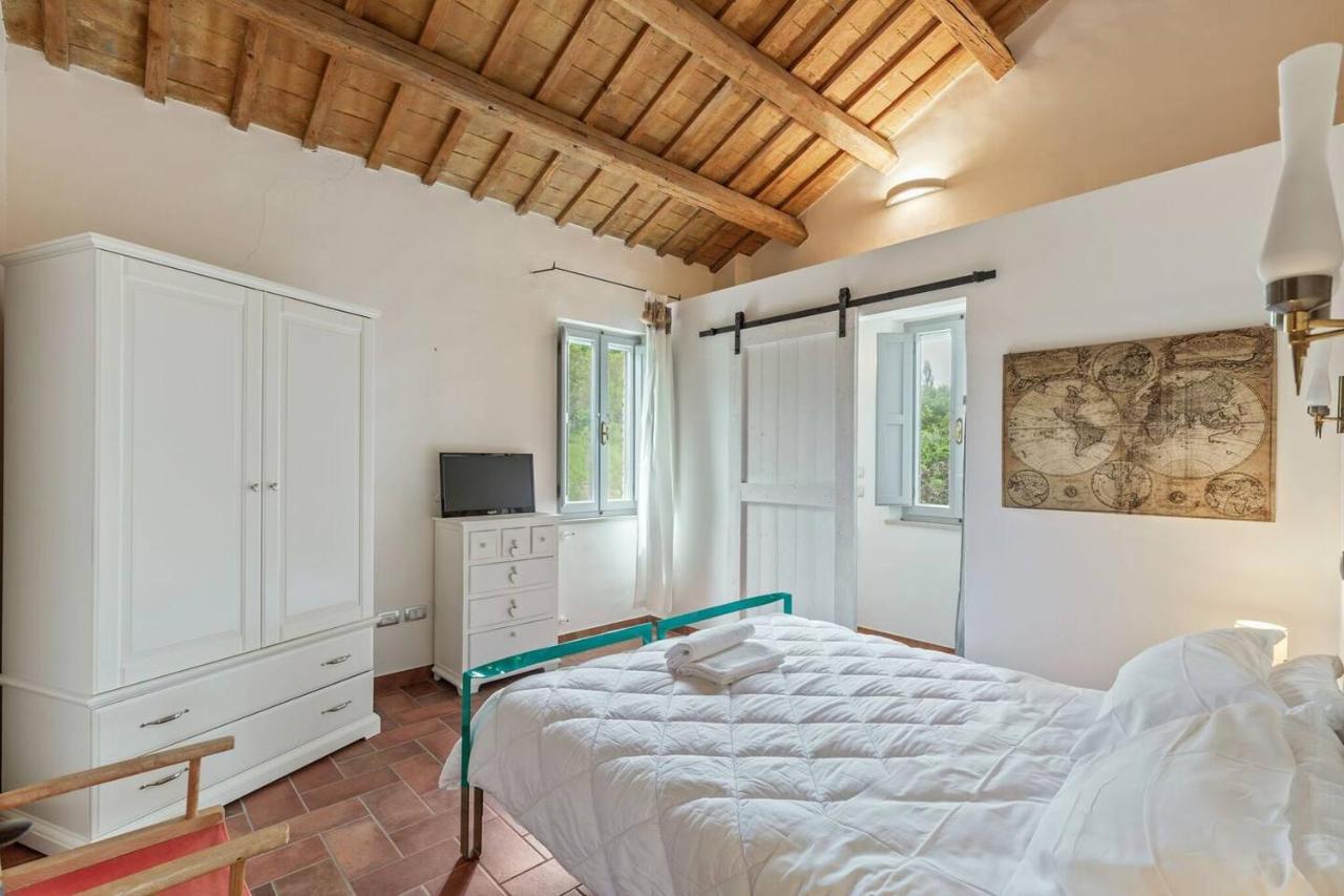 Grande Villa Storica Per Vacanze Con Giardino Privato E Piscina Ostra Luaran gambar