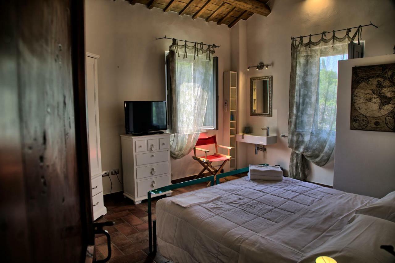 Grande Villa Storica Per Vacanze Con Giardino Privato E Piscina Ostra Luaran gambar