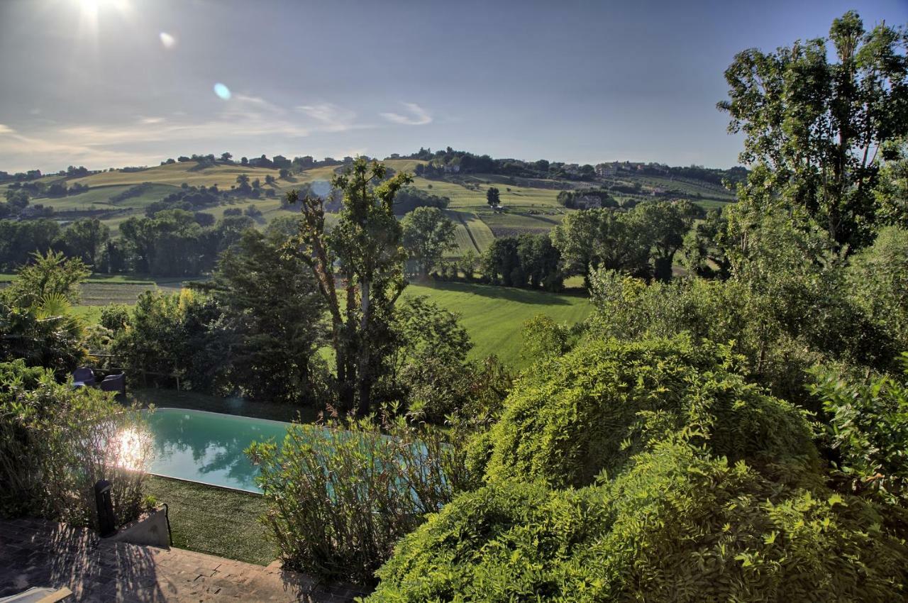 Grande Villa Storica Per Vacanze Con Giardino Privato E Piscina Ostra Luaran gambar
