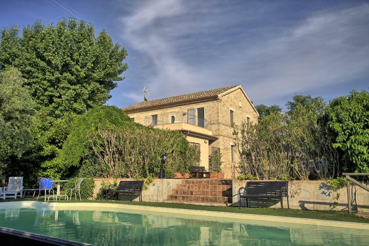 Grande Villa Storica Per Vacanze Con Giardino Privato E Piscina Ostra Luaran gambar