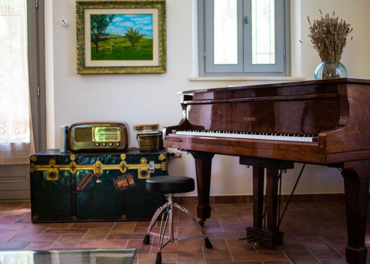Grande Villa Storica Per Vacanze Con Giardino Privato E Piscina Ostra Luaran gambar