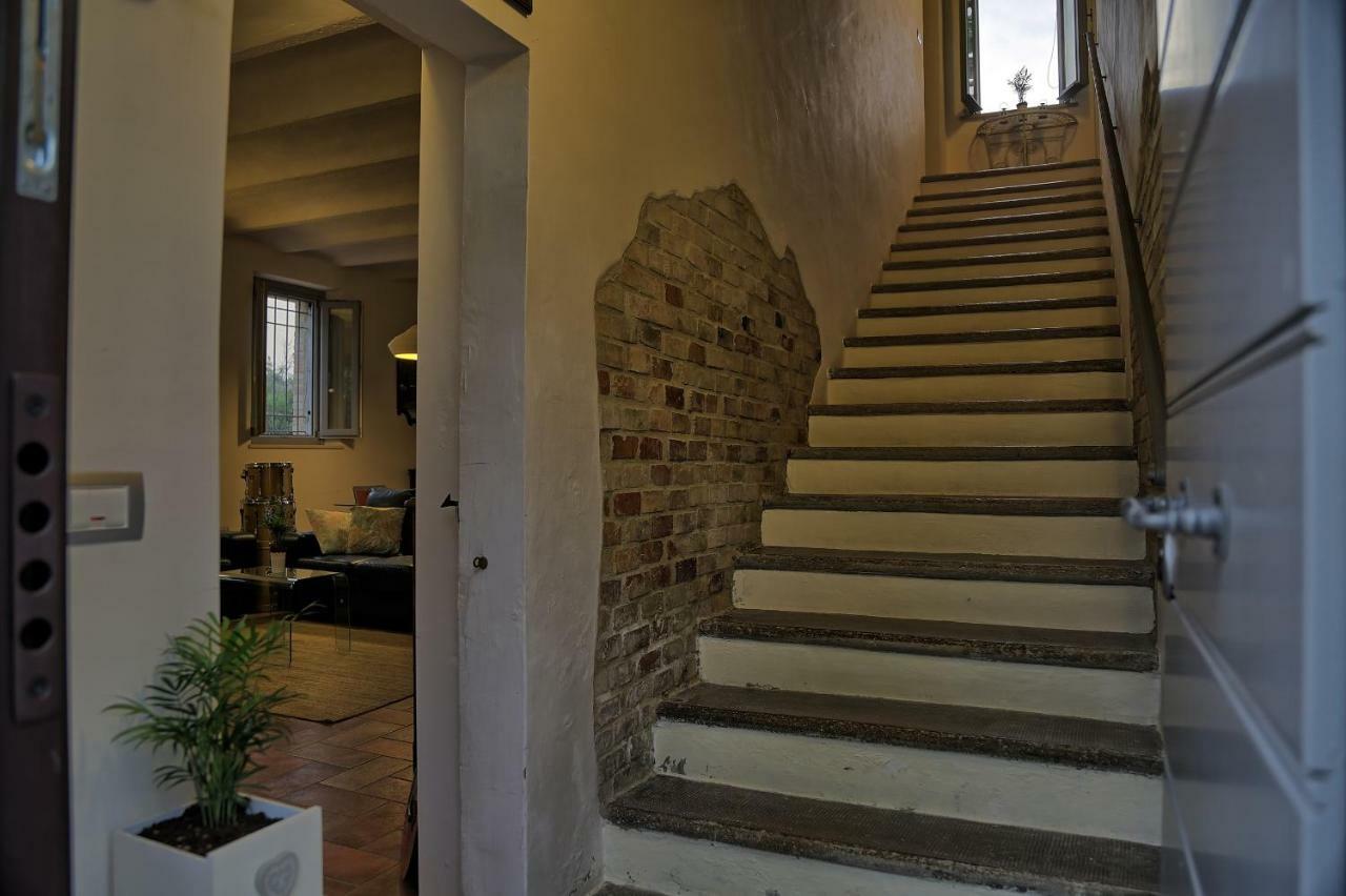 Grande Villa Storica Per Vacanze Con Giardino Privato E Piscina Ostra Luaran gambar