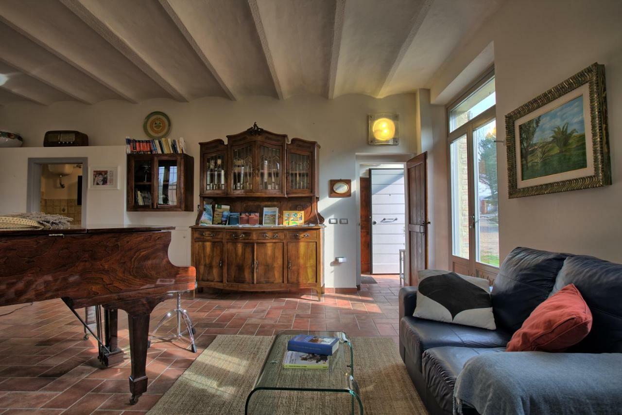 Grande Villa Storica Per Vacanze Con Giardino Privato E Piscina Ostra Luaran gambar