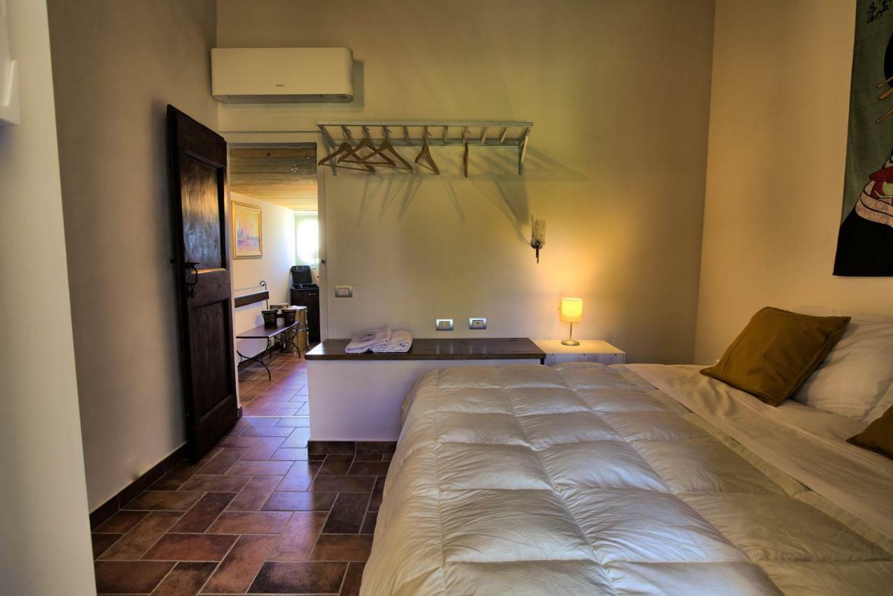 Grande Villa Storica Per Vacanze Con Giardino Privato E Piscina Ostra Luaran gambar